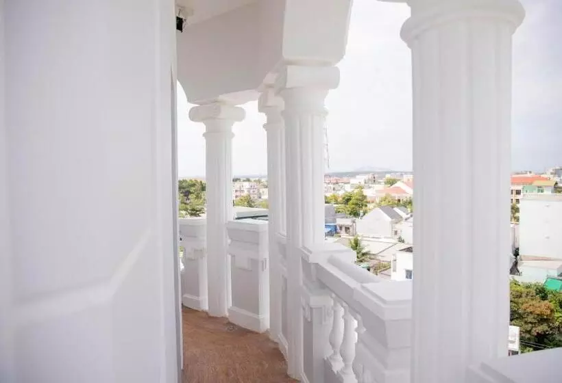 Biển Nhớ Hotel & Coffee