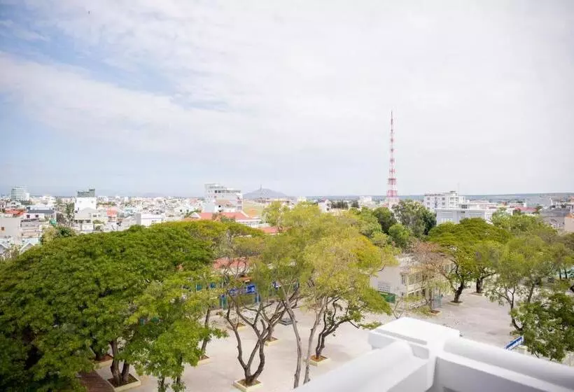 Biển Nhớ Hotel & Coffee