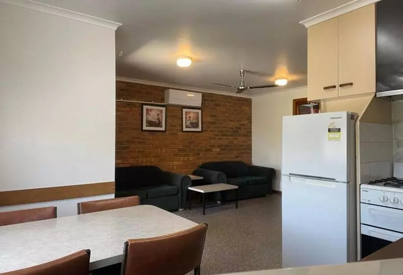 Marlo Caravan Park & Motel