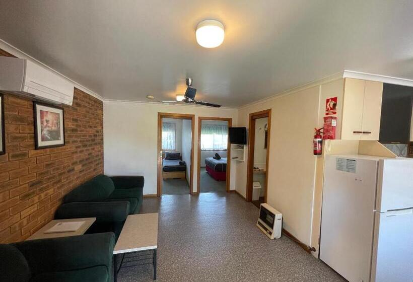 Marlo Caravan Park & Motel