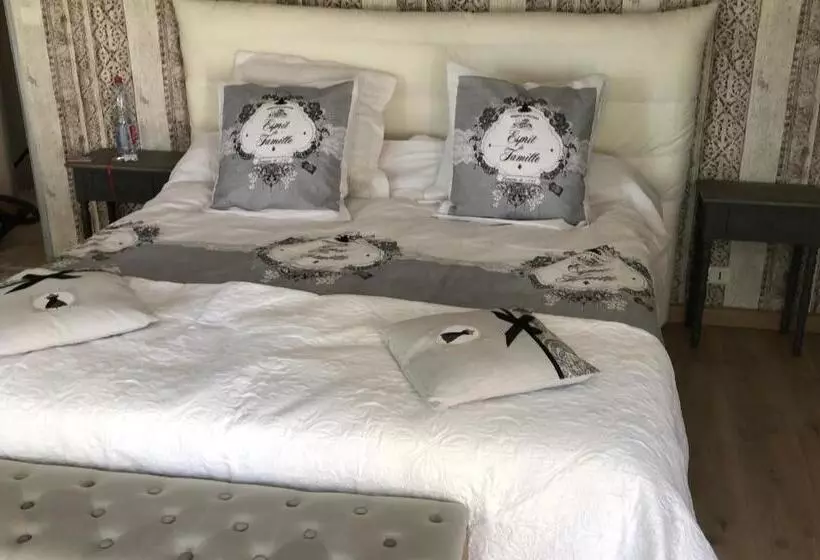 ペンション La Bergerie Des Oliviers