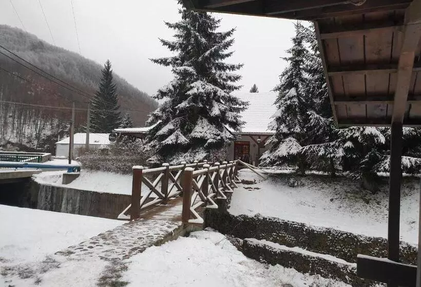 ユースホステル Fakanalas Fogadó