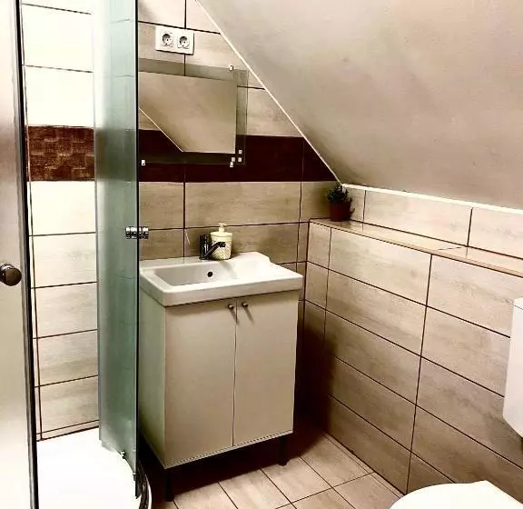 ユースホステル Fakanalas Fogadó