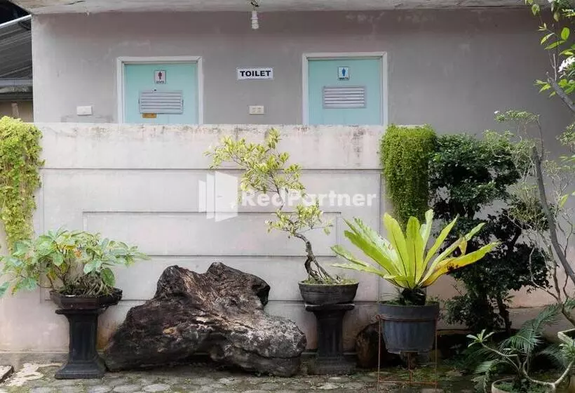 Retkeilymaja Pondok Kelapa Homestay Lampung Mitra Reddoorz