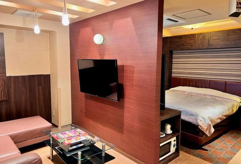 בית מלון כפרי Opus  Adult Only