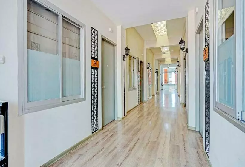 ホテル Capital O 3905 Graha 100 Guest House Syariah