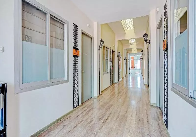 ホテル Capital O 3905 Graha 100 Guest House Syariah