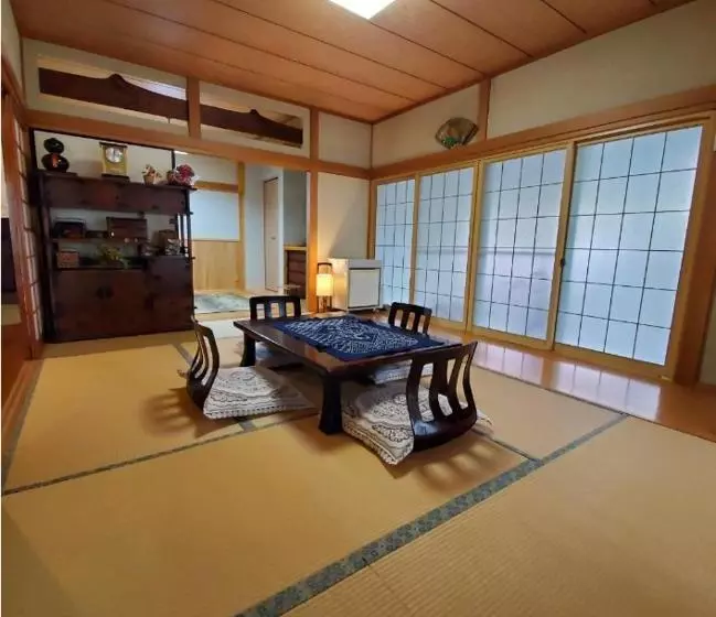 ペンション サムライストリートハウス武家屋敷通り