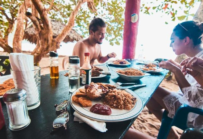 استراحتگاه Dominican Tree House Village