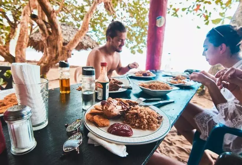استراحتگاه Dominican Tree House Village