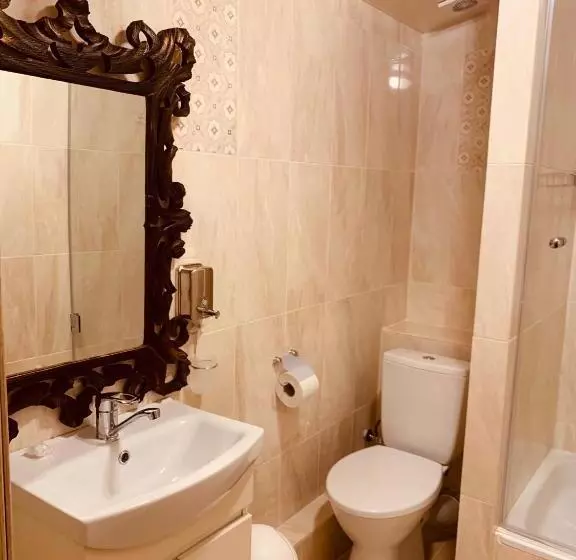 Hotelli готельно ресторанний комплекс «галицький замок»