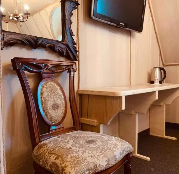 Hotelli готельно ресторанний комплекс «галицький замок»