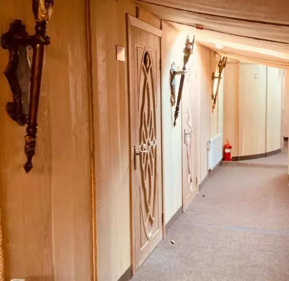 Hotelli готельно ресторанний комплекс «галицький замок»