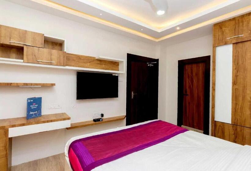 هتل Collection O Aryan Address