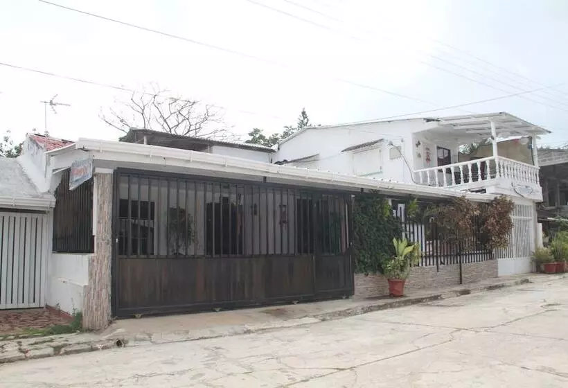 ペンション Posada Green Sea Villa Helen Kilometro 4 Circumbalar