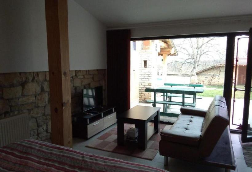 Pensjonat Studio Apartment In Palamartsa