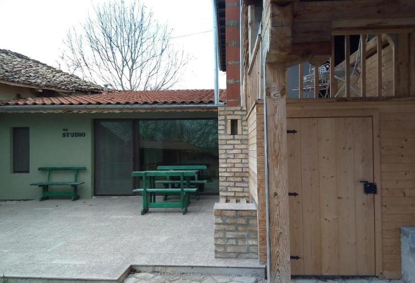 Pensjonat Studio Apartment In Palamartsa