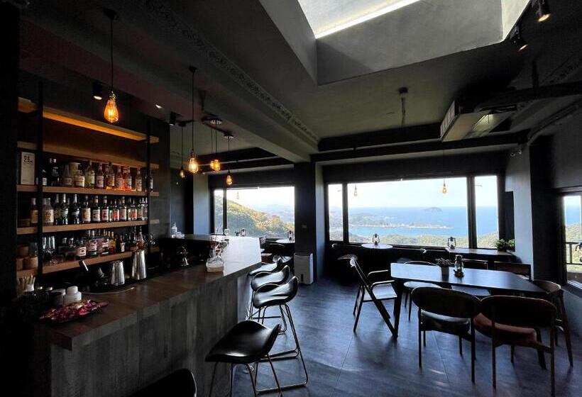 پانسیون Two Easy Inn