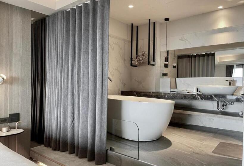 پانسیون Two Easy Inn