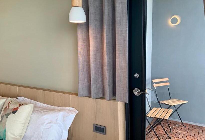 پانسیون Two Easy Inn