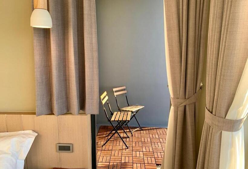 پانسیون Two Easy Inn