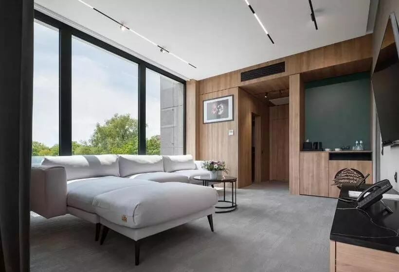 Lomakeskus святий шарбель