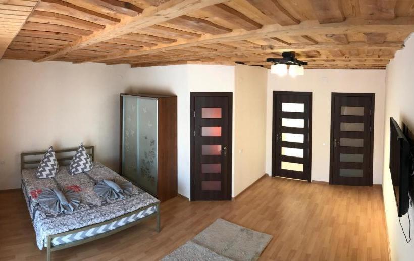 住宿加早餐  лідія