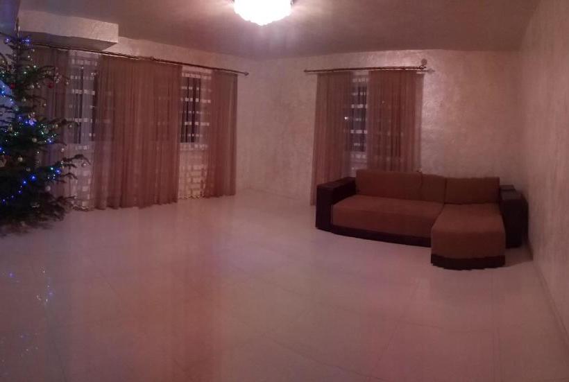 住宿加早餐  лідія