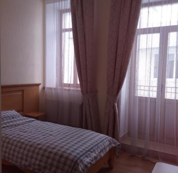 هتل арт готель династія