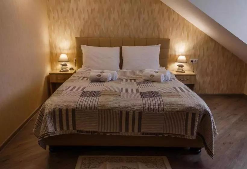 ホテル Hostynnyy Dvir