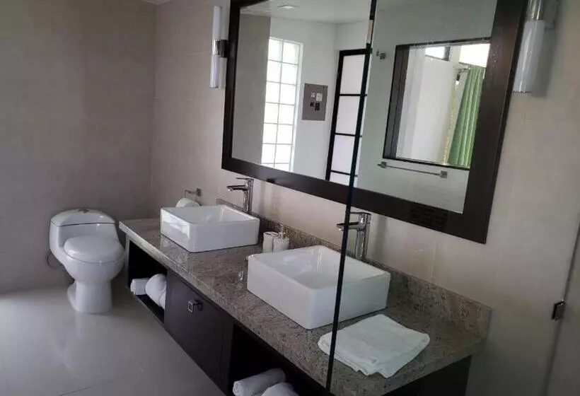 Hotelli Laguna Arenal