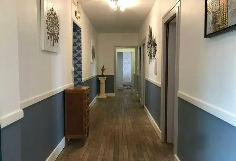 ホテル Logis Le Cheval Blanc