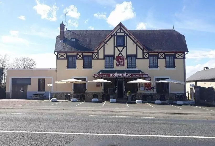 ホテル Logis Le Cheval Blanc