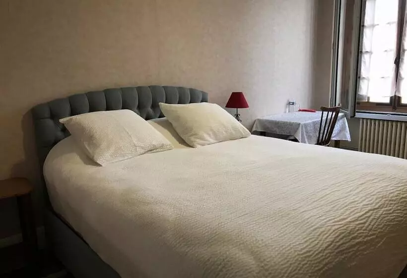 ホテル Logis Le Cheval Blanc