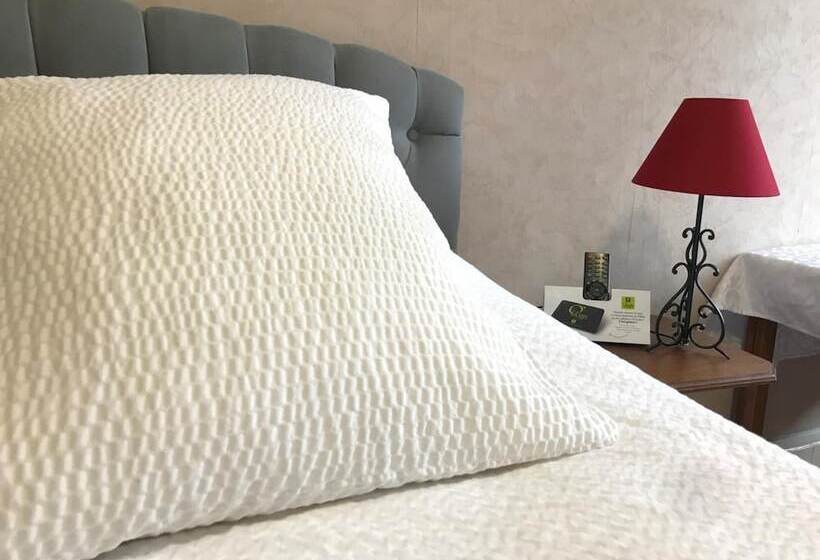 فندق Logis Le Cheval Blanc