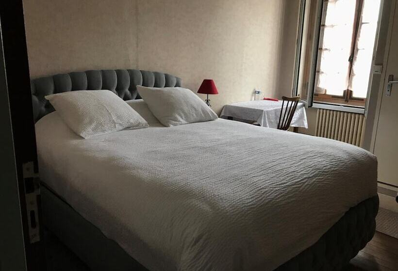 فندق Logis Le Cheval Blanc