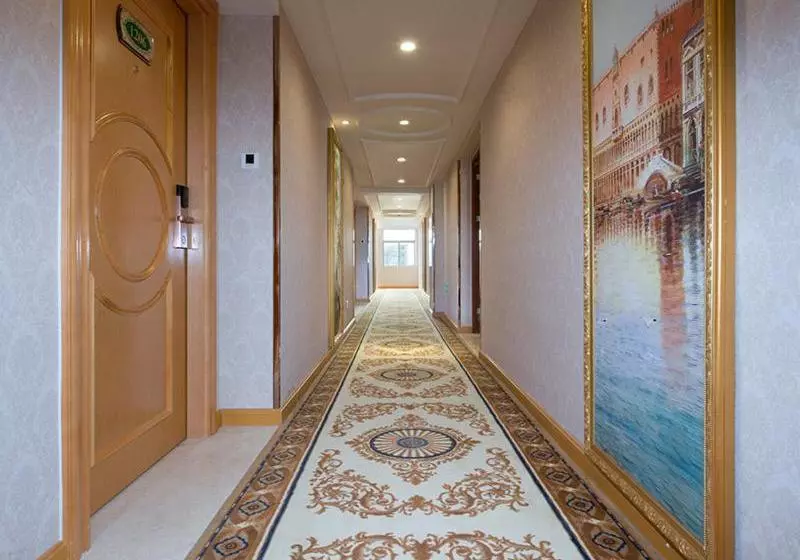 Vienna Hotel Xixiang Gushu