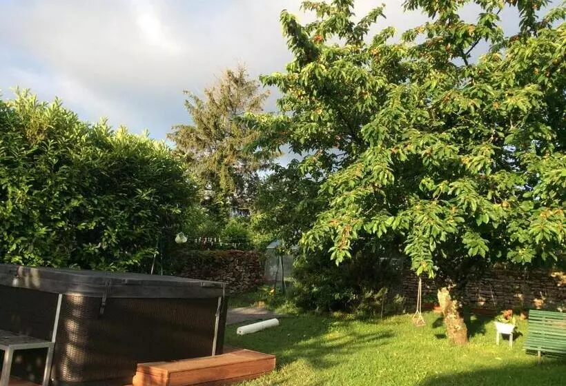 Majatalo Domaine La Fontaine Du Mont