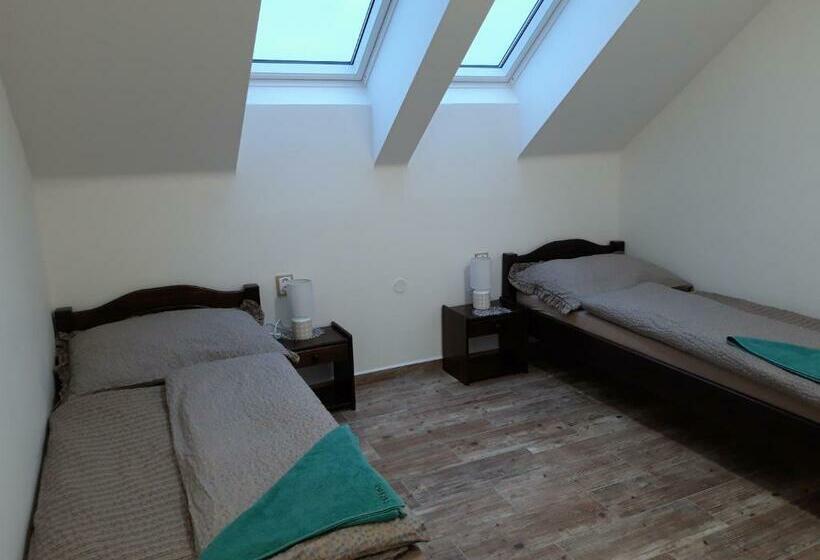 펜션 čičina Tvrdonice Penzion, Restaurace, Vinný Sklep