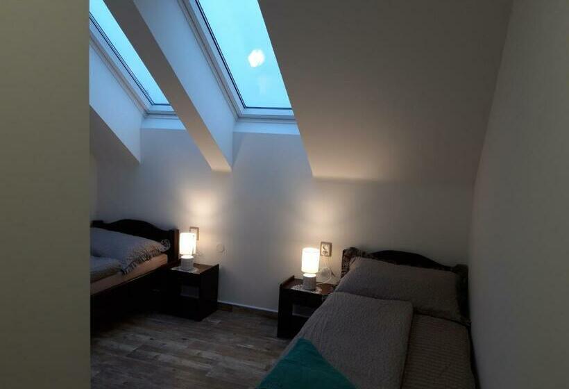 펜션 čičina Tvrdonice Penzion, Restaurace, Vinný Sklep