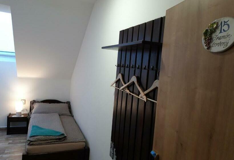 펜션 čičina Tvrdonice Penzion, Restaurace, Vinný Sklep