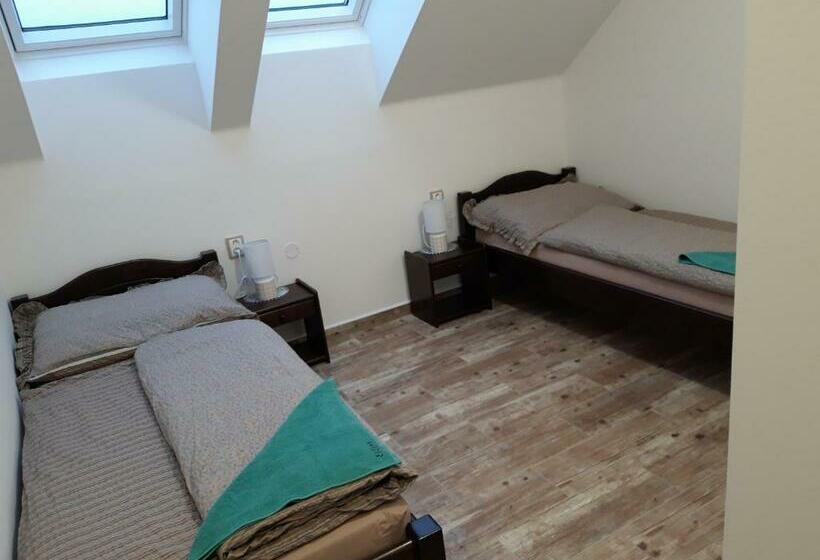 펜션 čičina Tvrdonice Penzion, Restaurace, Vinný Sklep