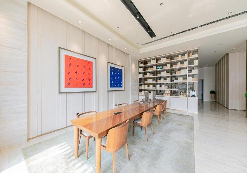 Atour Hotel Zhengzhou Xinzheng International Airport