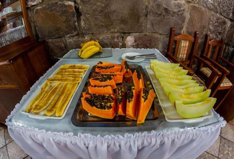 Hotel Via Genova Parque