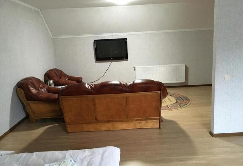 Pension (Hôtel basse catégorie) гостевой дом юран