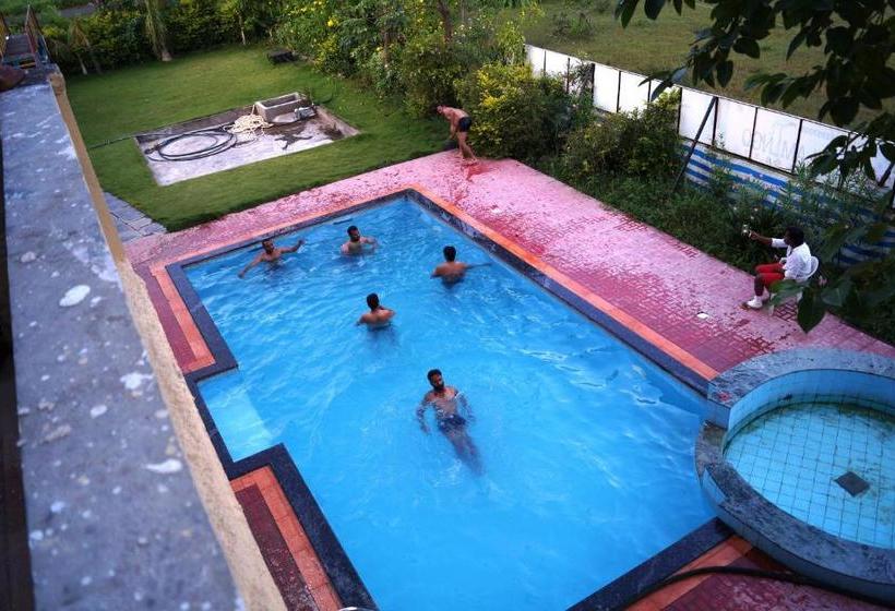 Goflamingo Resort