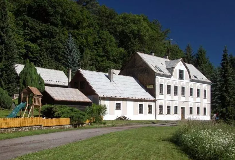 Majatalo Penzion Pod Houskou