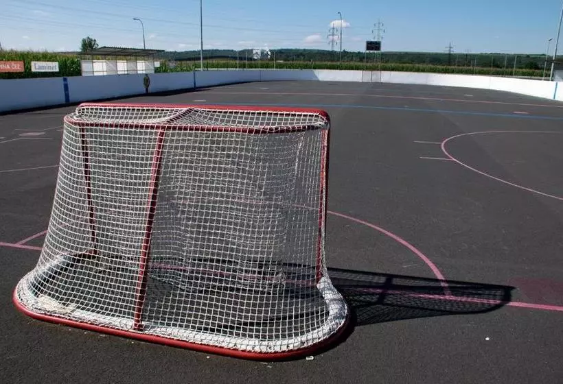 Majatalo Sportovní Areál Horní Počaply