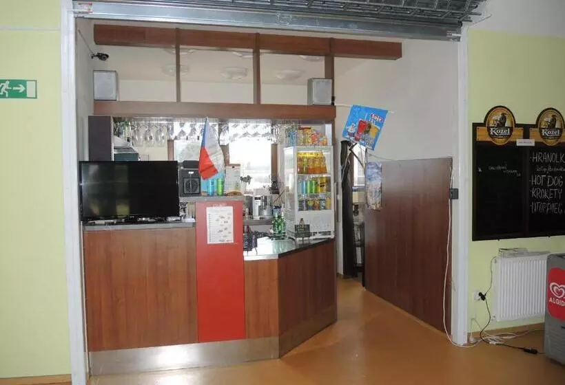 Majatalo Sportovní Areál Horní Počaply