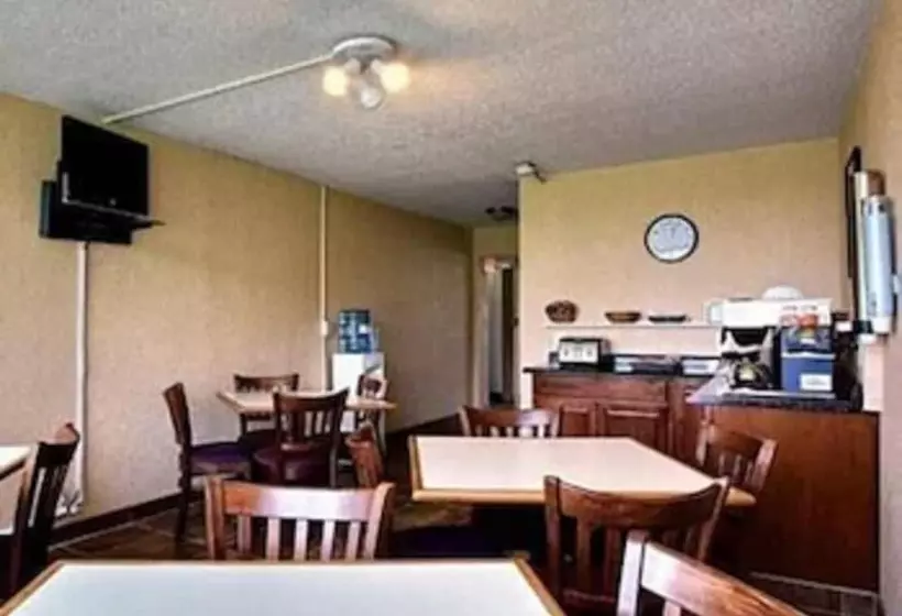 هتل Airport Inn Flint